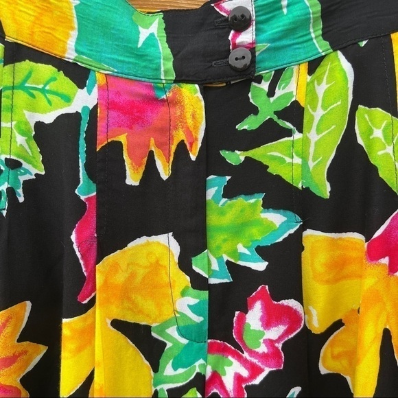 Vintage Pleated High Rise Colourful Lightweight Wide Leg Trouser Shorts - Picture 3 of 10